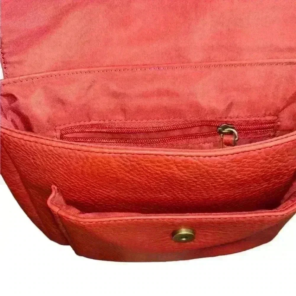 a.n.a medium PURSE W RED PEBBLED FAUX LEATHER TAN GUITAR STRAP - Picture 12 of 14